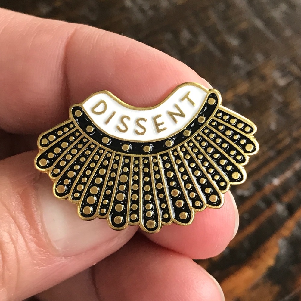 DISSENT Supreme Court Justice Ruth Bader Ginsberg Iconic Collar Pin NEW! O 1075